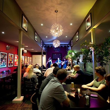 Ramada By Wyndham הרווי ביי מסעדה תמונה The interior of the restaurant