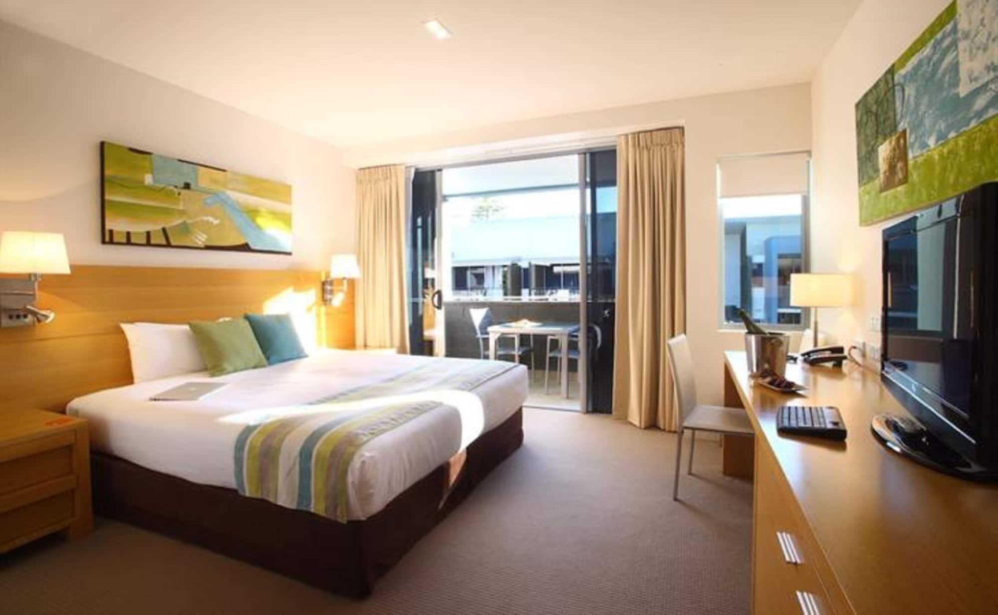 Ramada By Wyndham הרווי ביי חדר תמונה A typical room at the Mantra Crown Towers