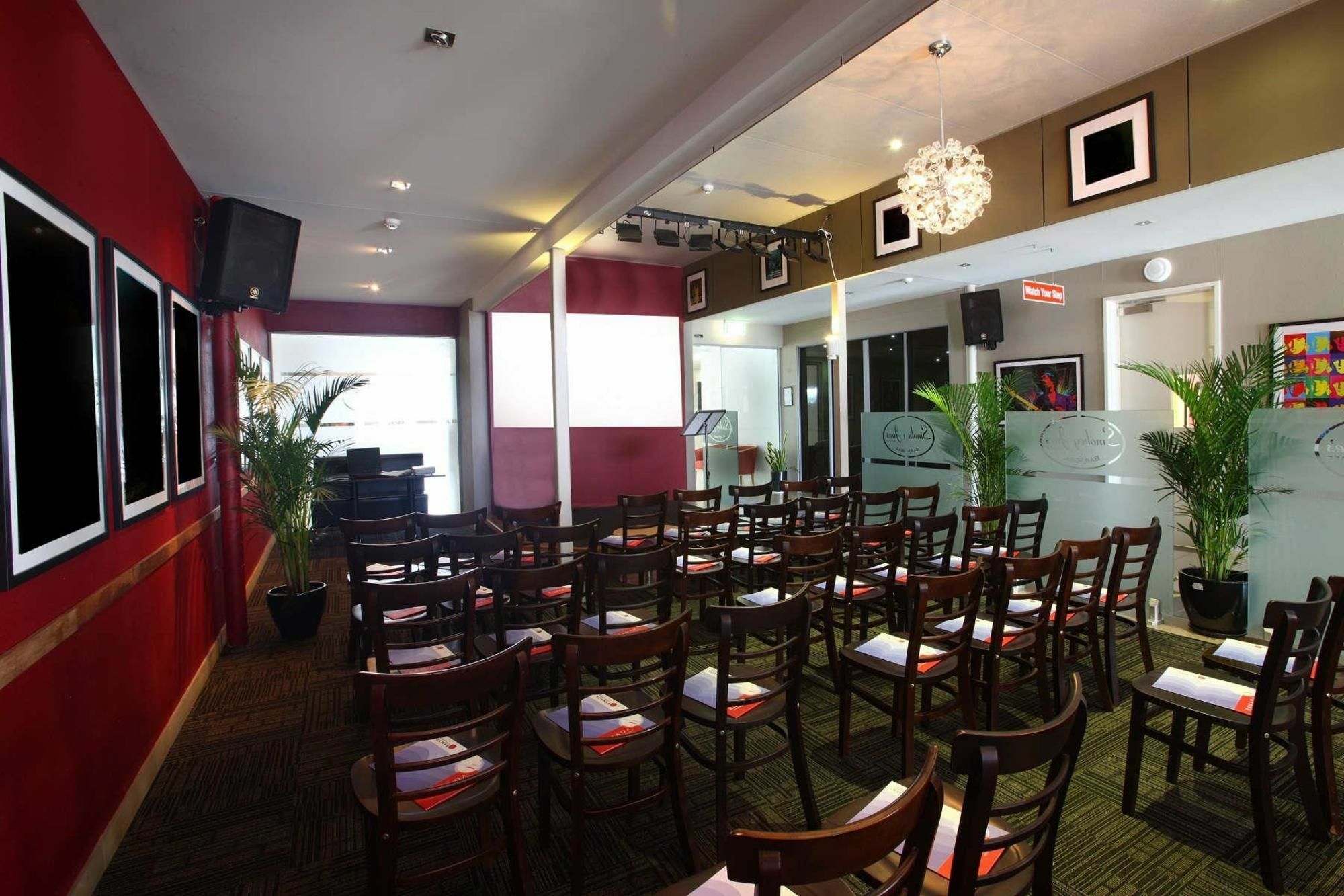 Ramada By Wyndham הרווי ביי מראה חיצוני תמונה The interior of the 2010 event