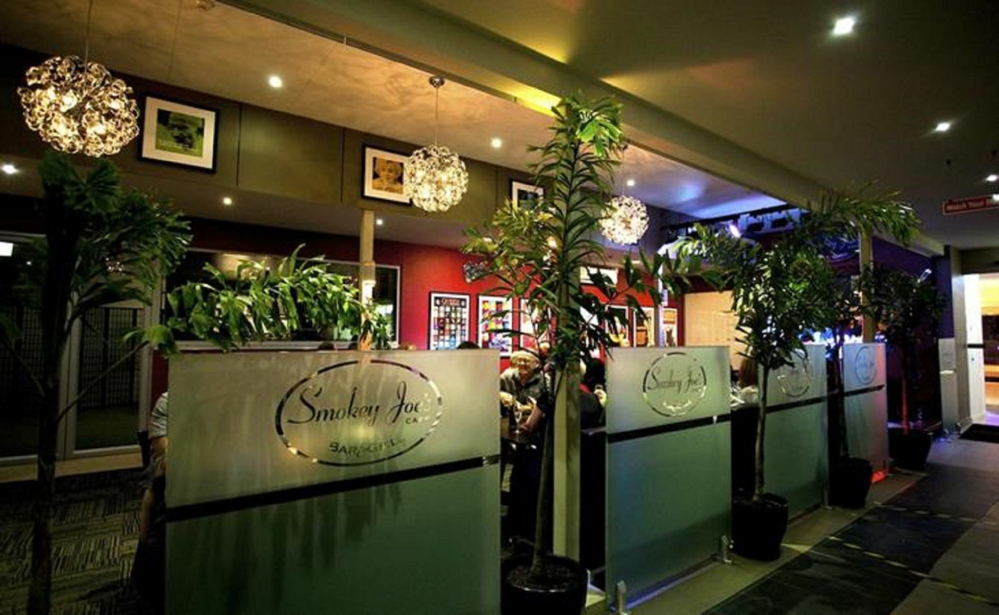 Ramada By Wyndham הרווי ביי מראה חיצוני תמונה The interior of the restaurant
