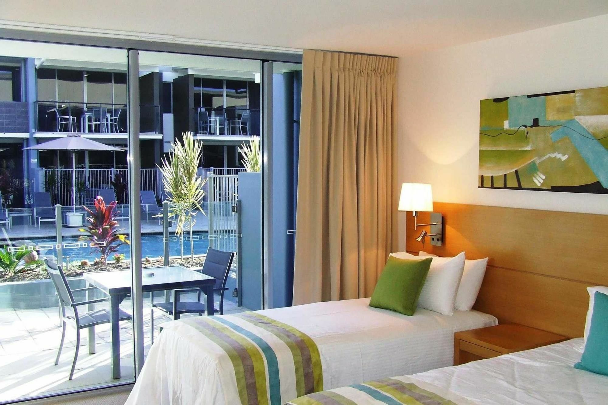 Ramada By Wyndham הרווי ביי מראה חיצוני תמונה A room at the Mantra Crown Towers