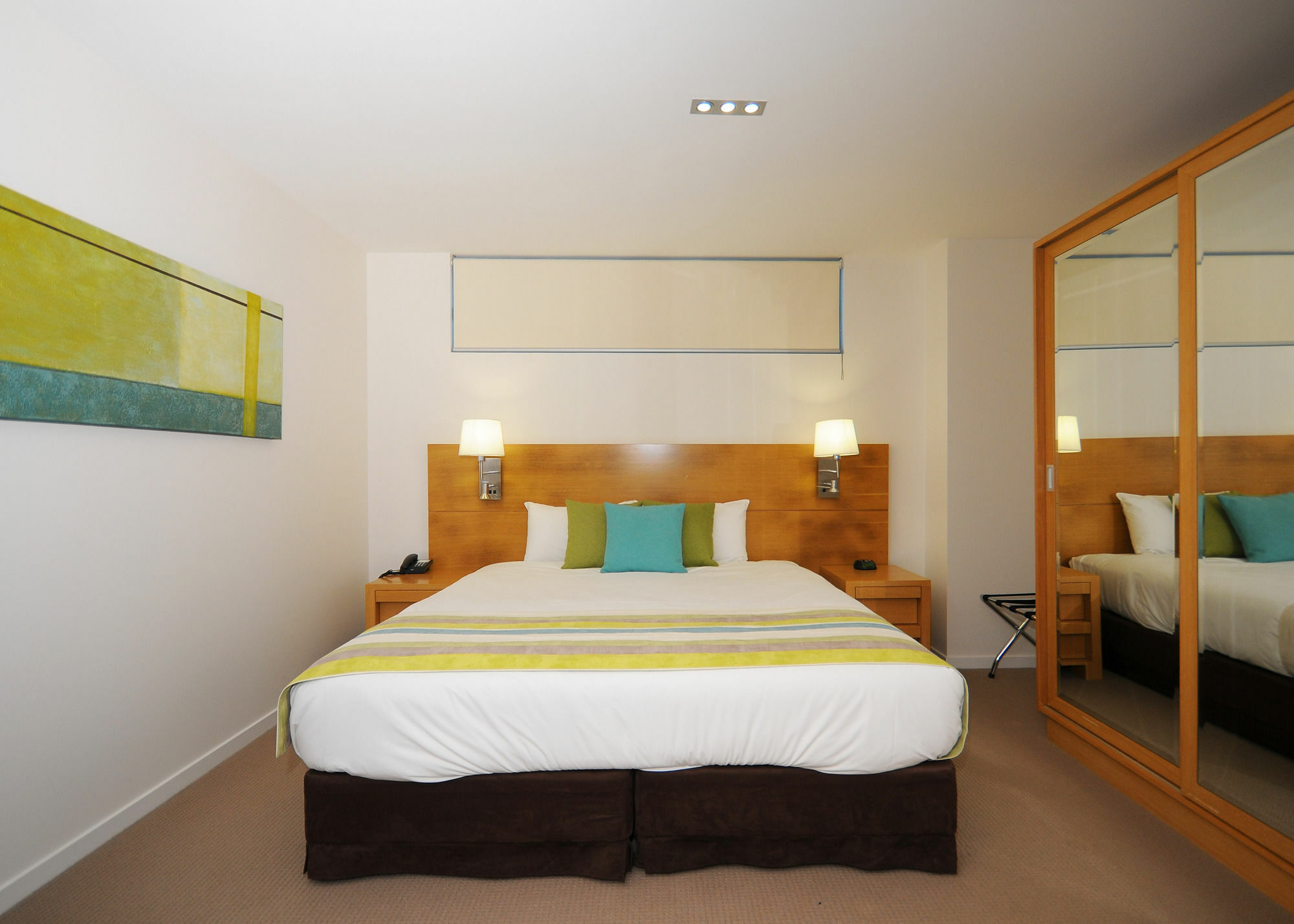 Ramada By Wyndham הרווי ביי מראה חיצוני תמונה A bedroom at the hotel