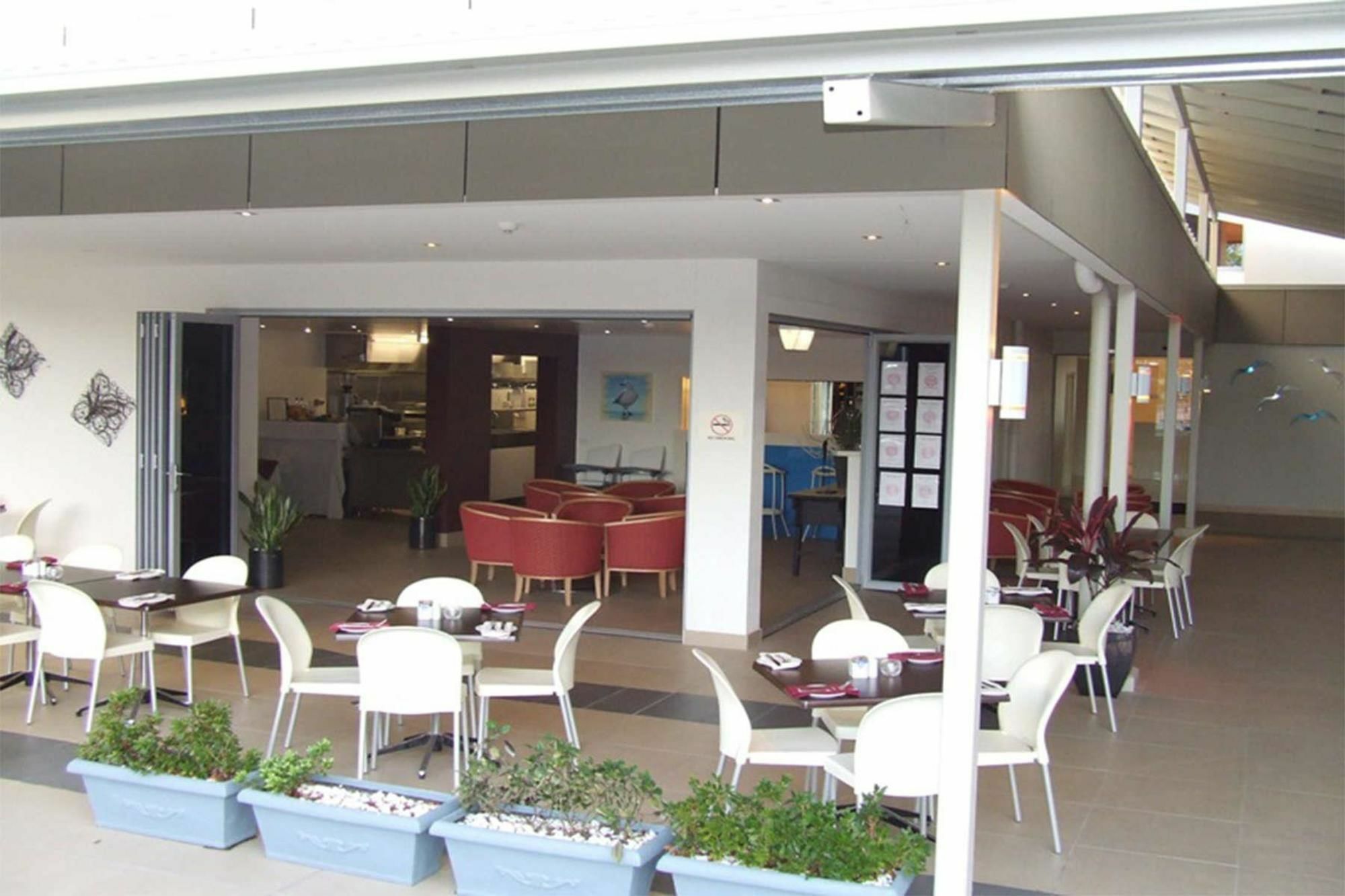 Ramada By Wyndham הרווי ביי מראה חיצוני תמונה Restaurant